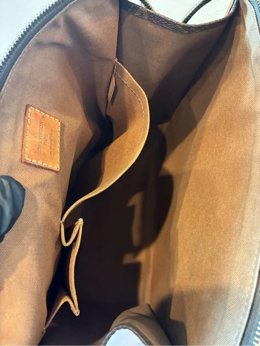 LOUIS VUITTON POPINCOURT HANDBAG.